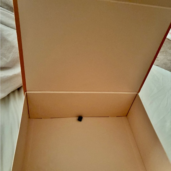 Louis Vuitton Signature Orange Gift Box - Picture 2 of 3